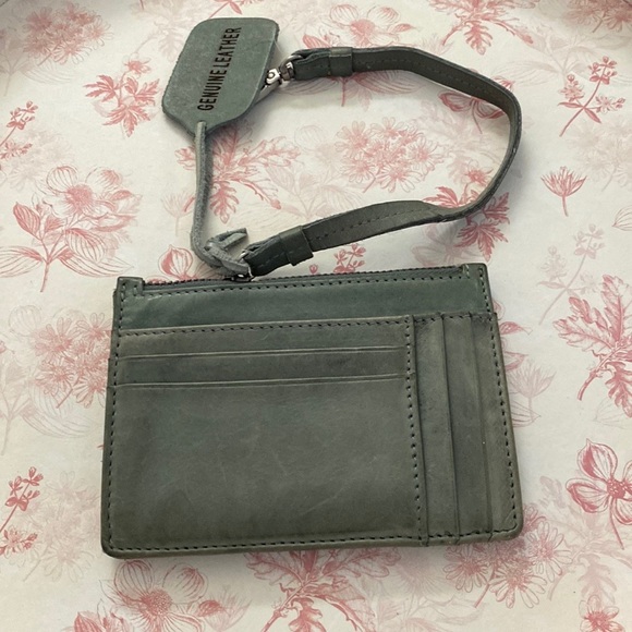 Leather wristlet - Picture 2 of 3